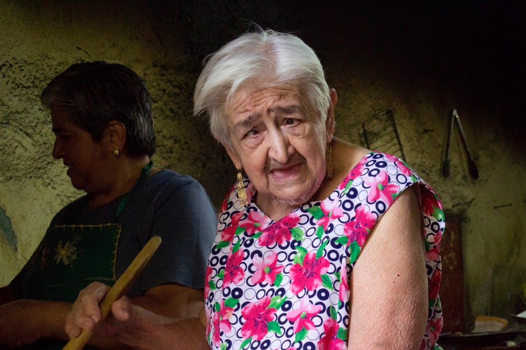 Josefina Rosales, de 87 años, es una comerciante emprendedora quien se ha mantenido sola desde que se convirtió en madre soltera a los 16 años.